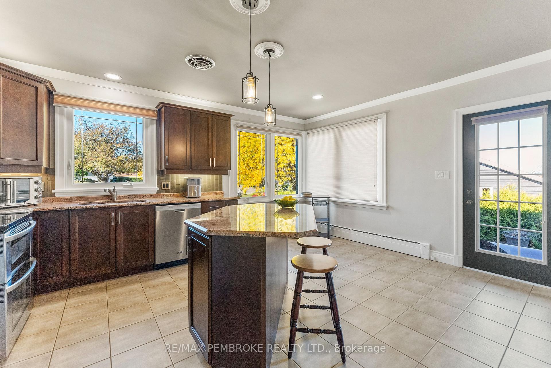 Photo 14 of 235 Broadview Drive, Pembroke, Pembroke — HOMEH