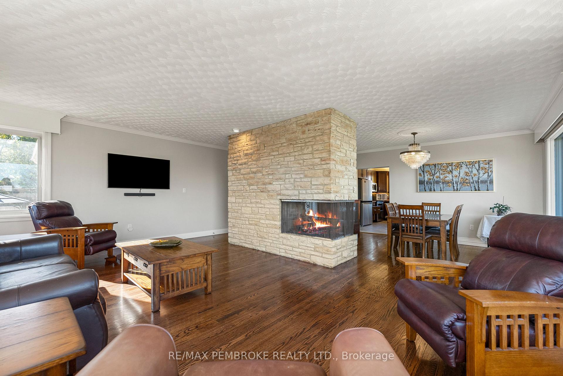 Photo 17 of 235 Broadview Drive, Pembroke, Pembroke — HOMEH