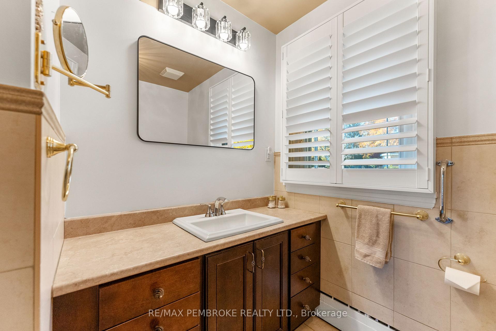 Photo 21 of 235 Broadview Drive, Pembroke, Pembroke — HOMEH