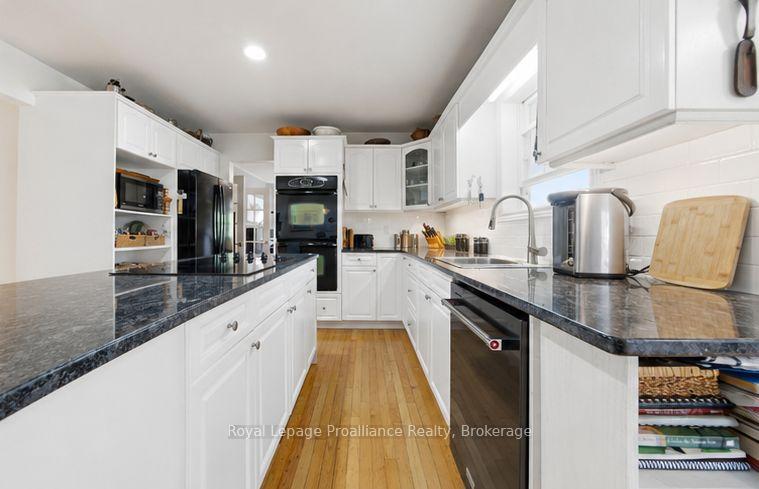 Photo 3 of 10 Skiff Cove Road, Prince Edward County, Wellington Ward — HOMEH