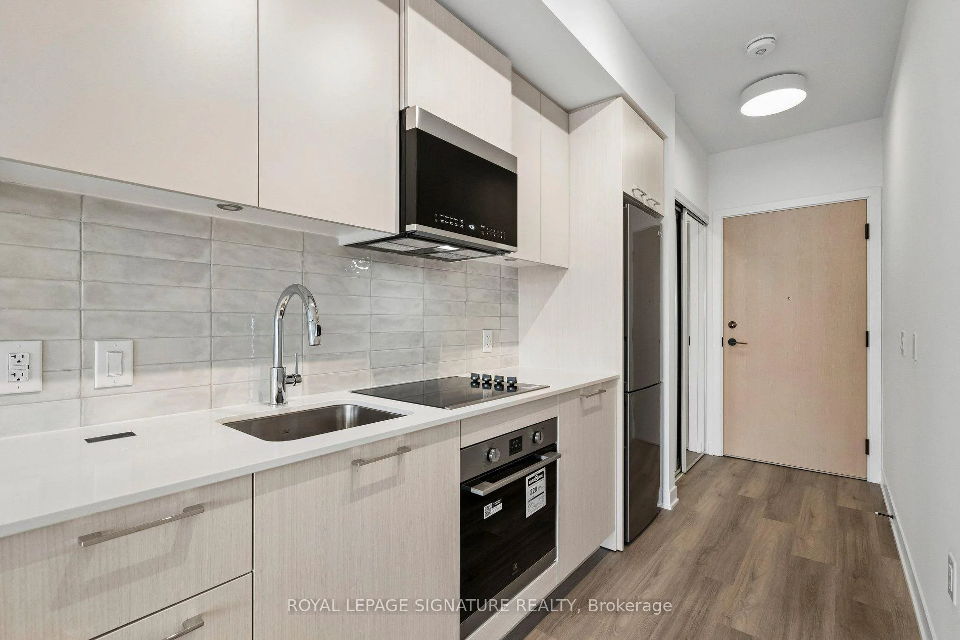 Photo 4 of Unit 701, 10 Oak Street, Toronto, Regent Park — HOMEH