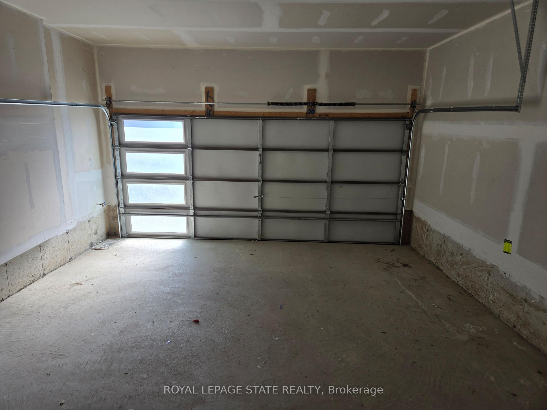 Photo 12 of 395 Barker Parkway, Thorold, Rolling Meadows — HOMEH