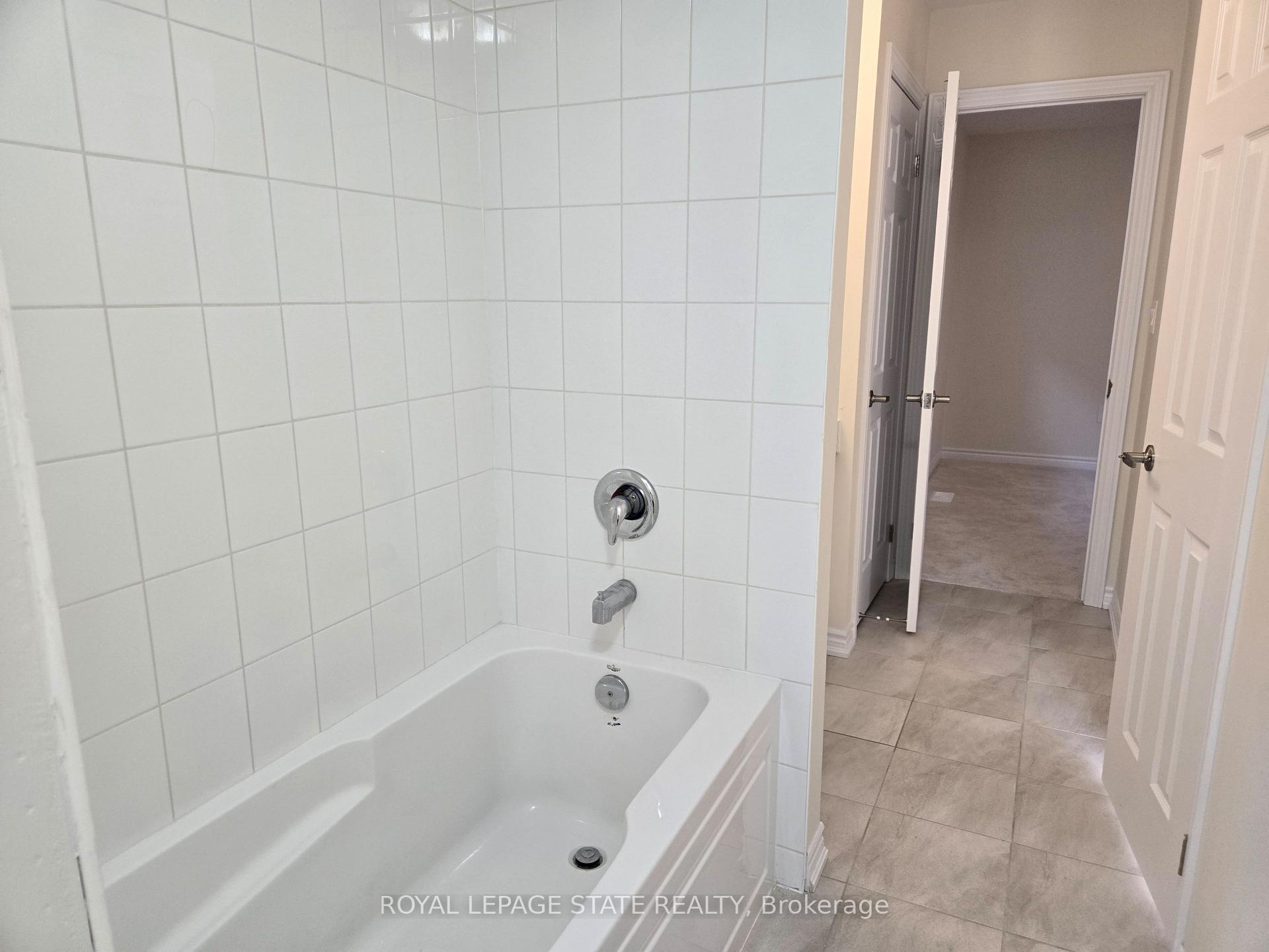 Photo 17 of 395 Barker Parkway, Thorold, Rolling Meadows — HOMEH