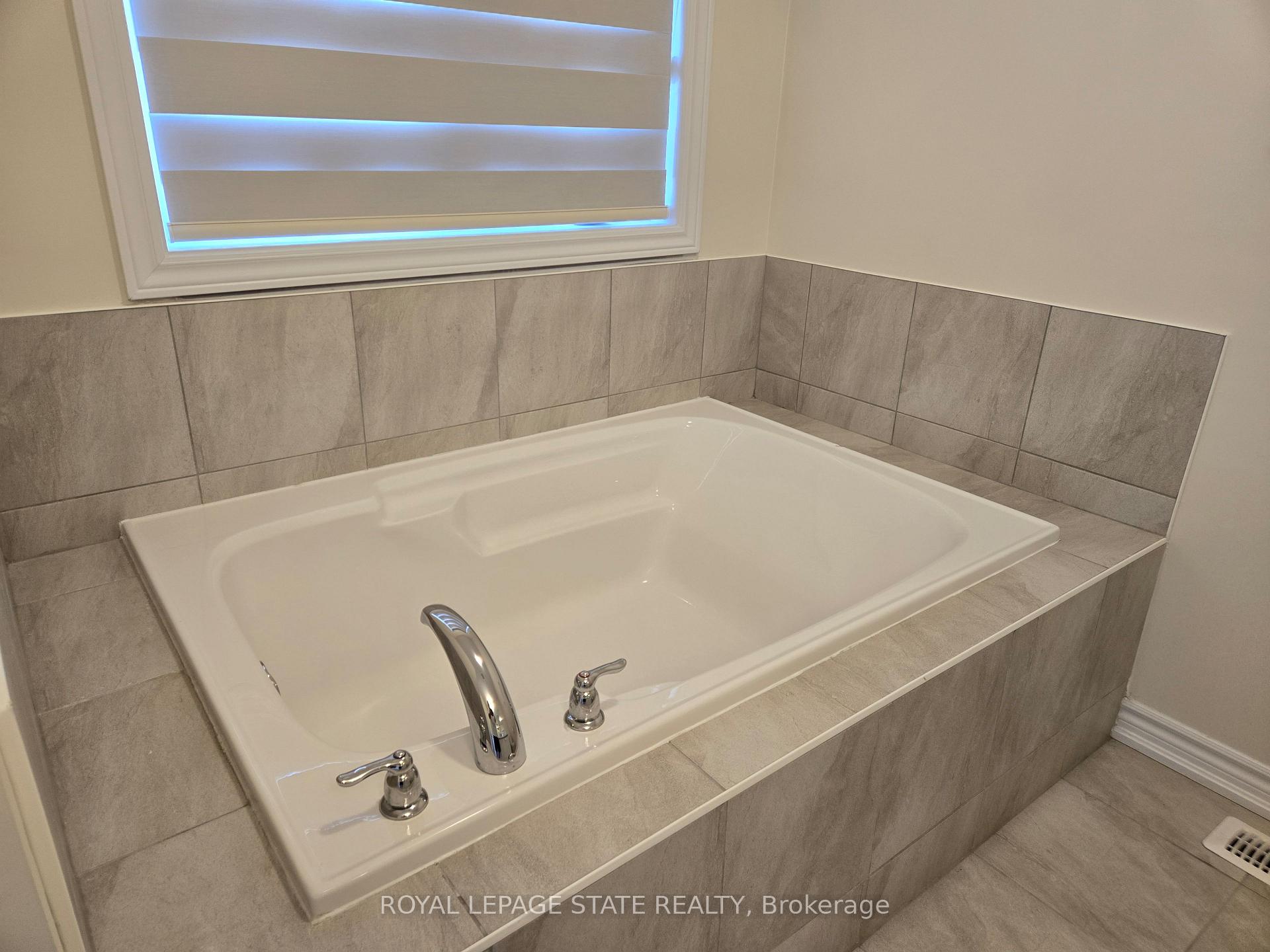 Photo 23 of 395 Barker Parkway, Thorold, Rolling Meadows — HOMEH