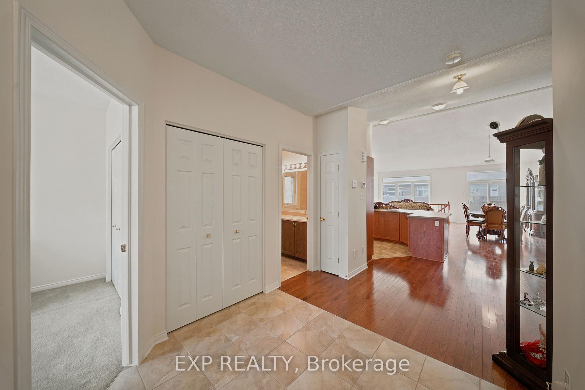 Photo 3 of 113 Maple Key Private, Ottawa, Blossom Park/Kemp Park/Findlay Creek — HOMEH