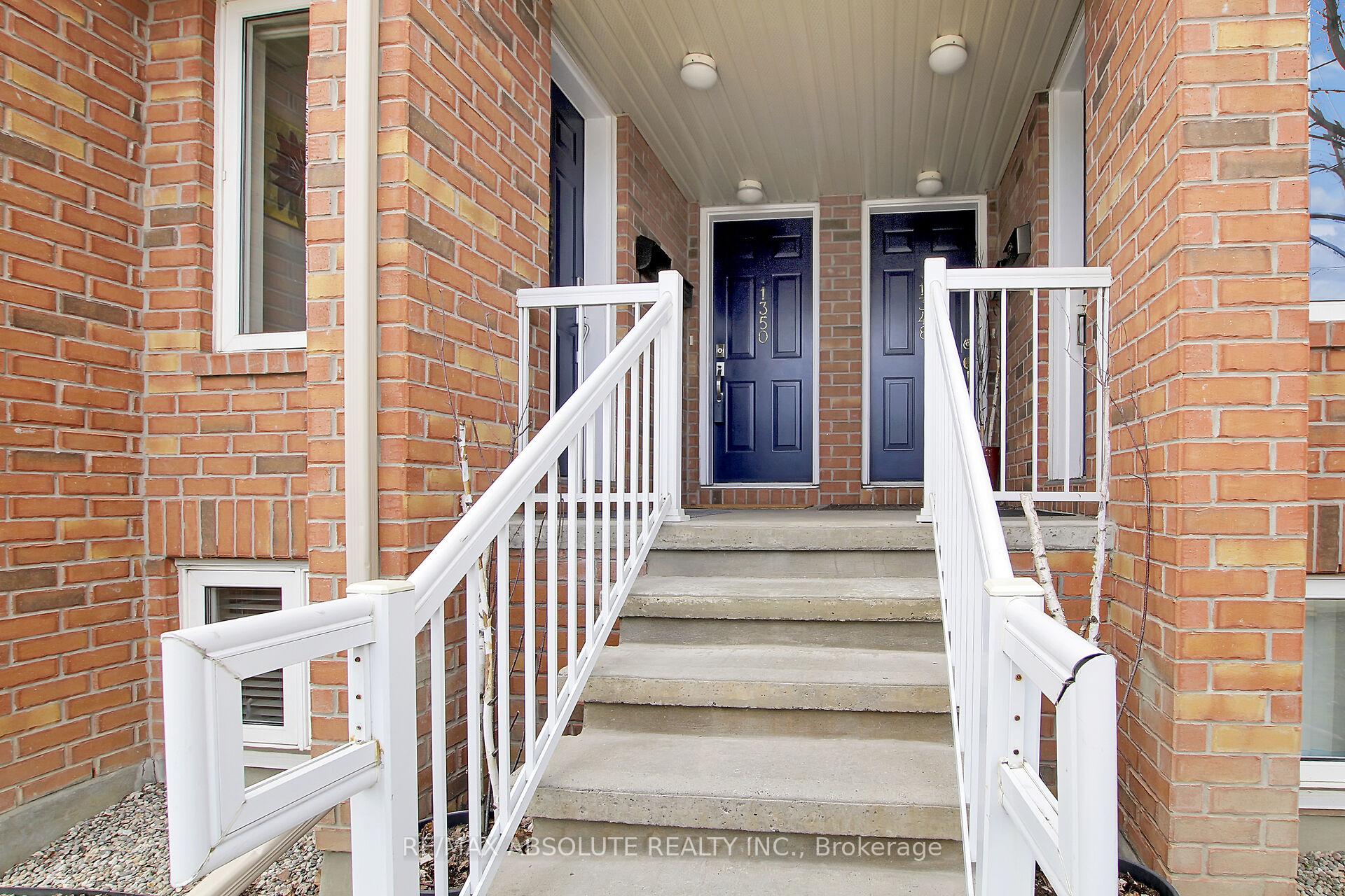 Photo 3 of 1350 Guthrie Street, Ottawa, Leslie Park — HOMEH
