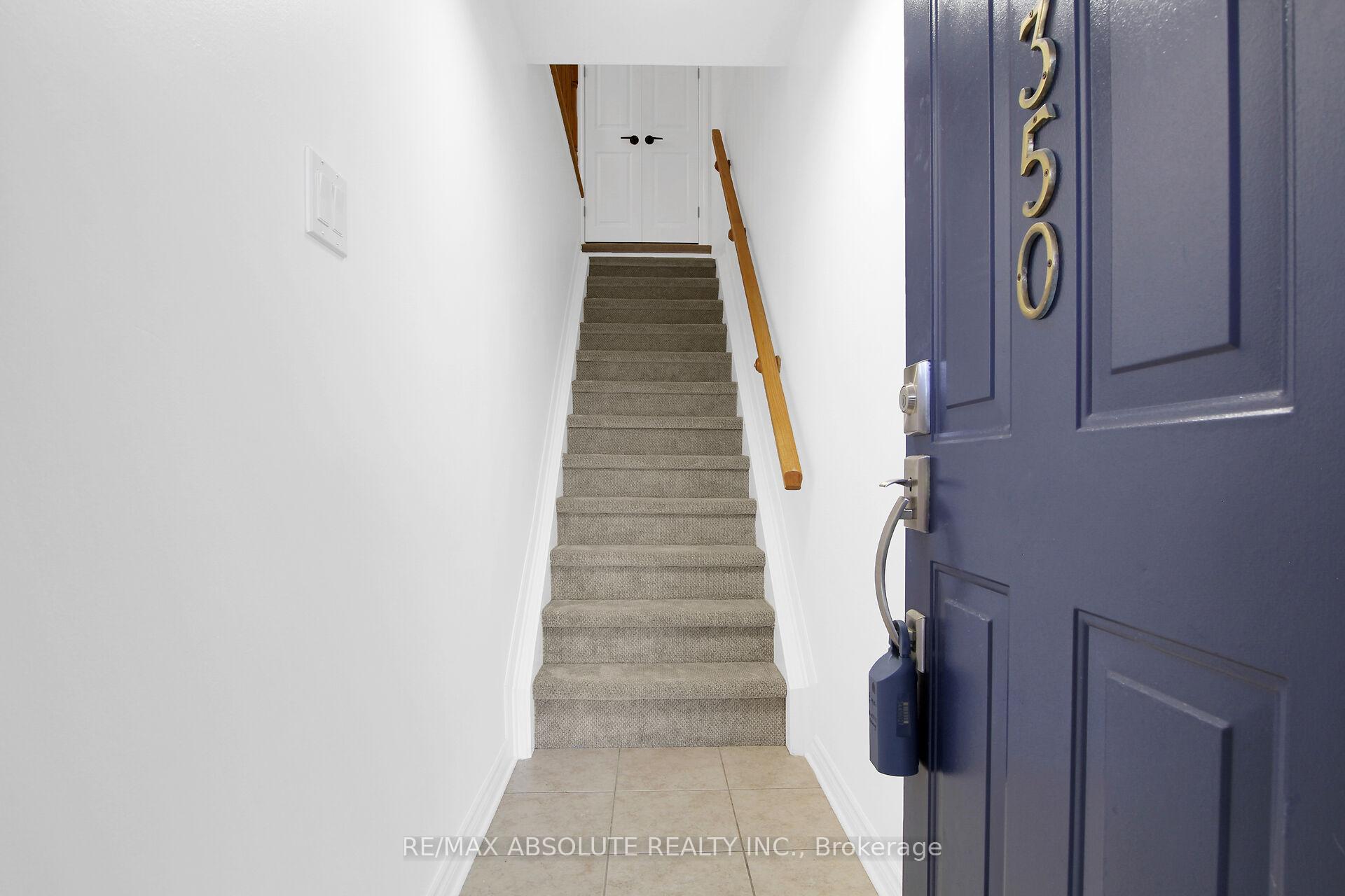 Photo 5 of 1350 Guthrie Street, Ottawa, Leslie Park — HOMEH