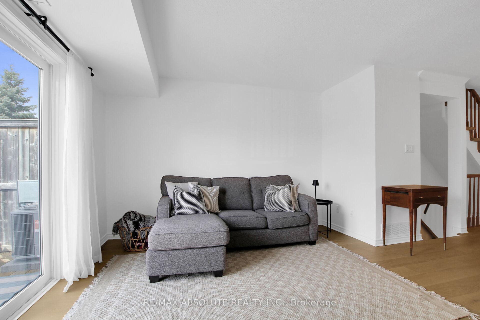 Photo 11 of 1350 Guthrie Street, Ottawa, Leslie Park — HOMEH