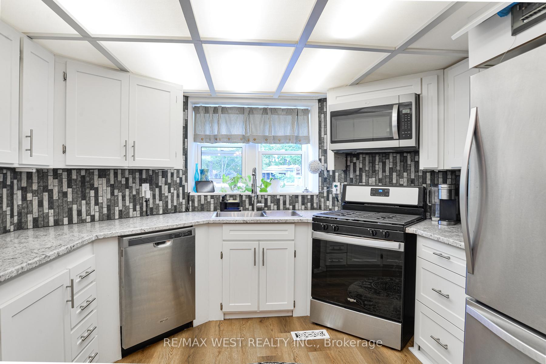 Photo 4 of Unit 100, 1007 Racoon Road, Gravenhurst, Morrison — HOMEH