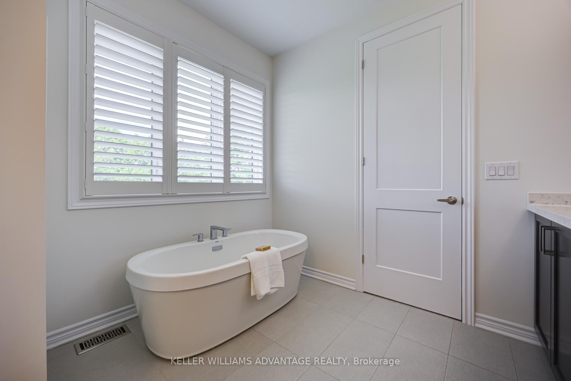 Photo 24 of 46 Sutcliffe Drive, Whitby, Rolling Acres — HOMEH