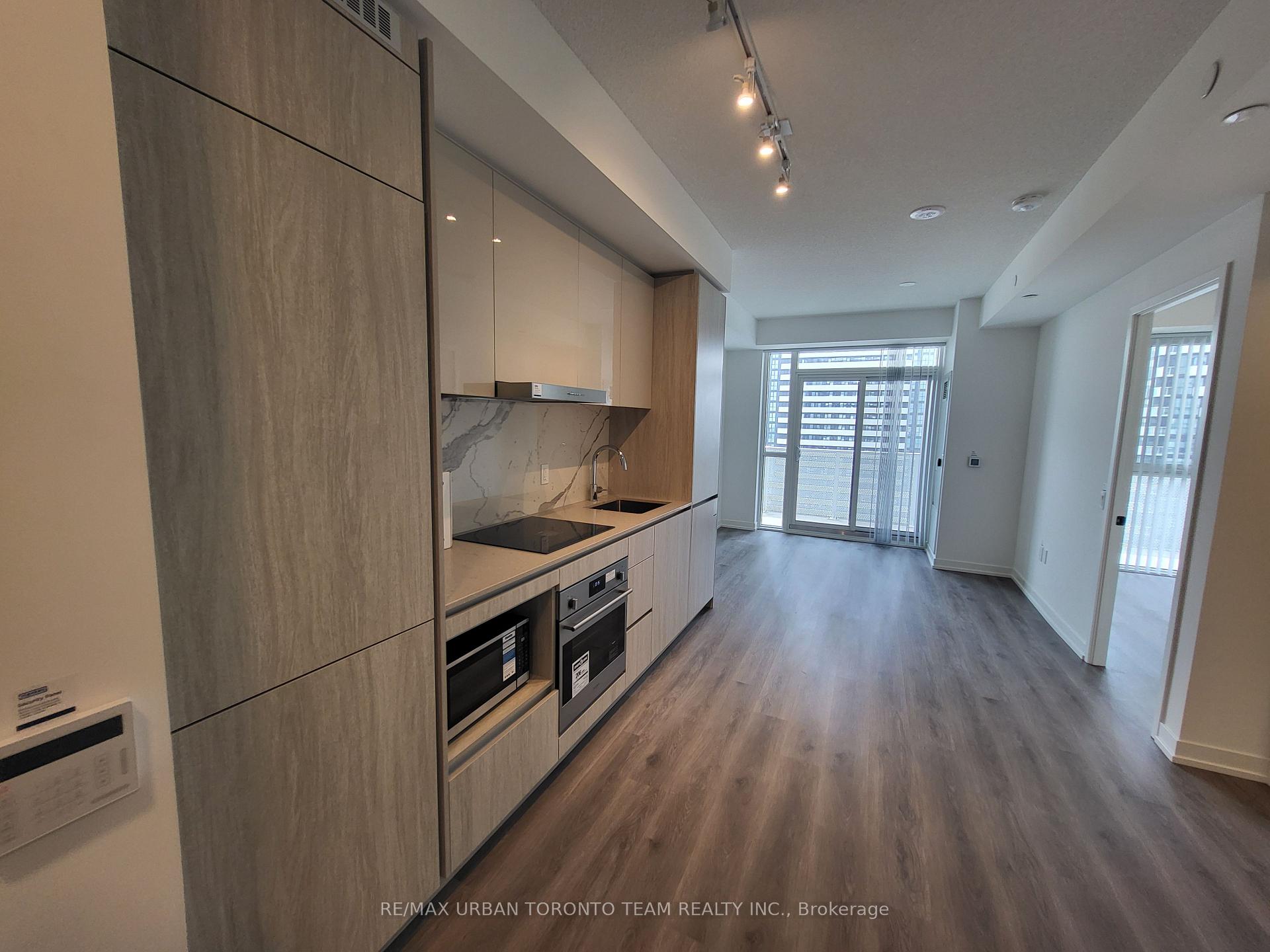 Photo 4 of Unit 1202, 28 Interchange Way, Vaughan, Vaughan Corporate Centre — HOMEH