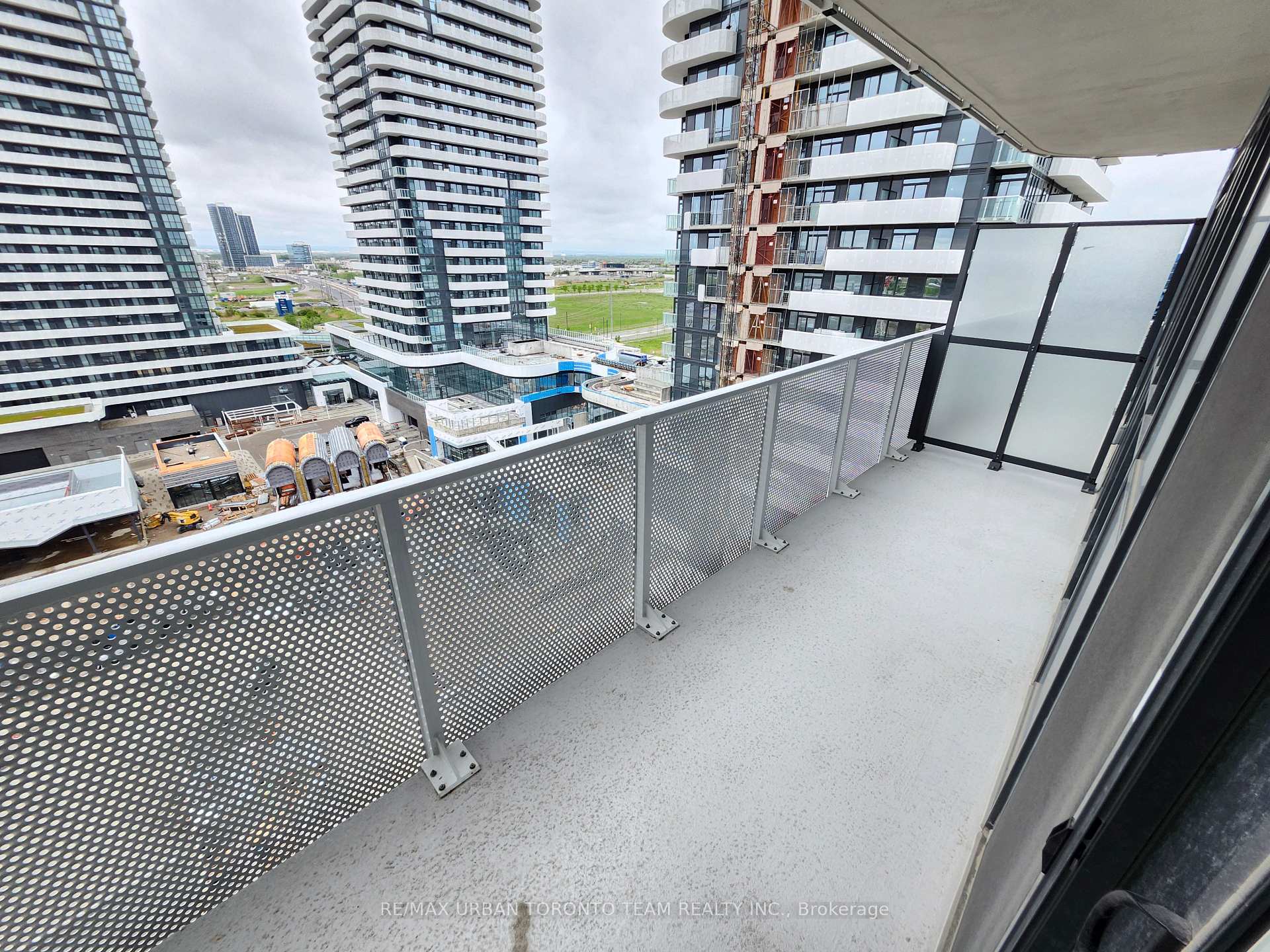 Photo 7 of Unit 1202, 28 Interchange Way, Vaughan, Vaughan Corporate Centre — HOMEH