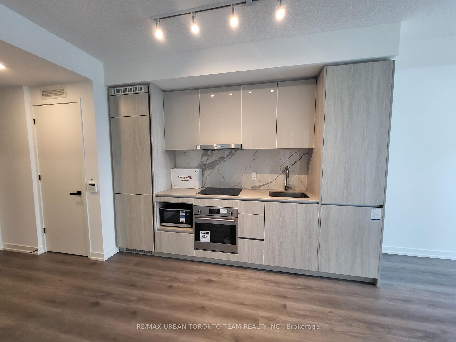 Photo 8 of Unit 1202, 28 Interchange Way, Vaughan, Vaughan Corporate Centre — HOMEH