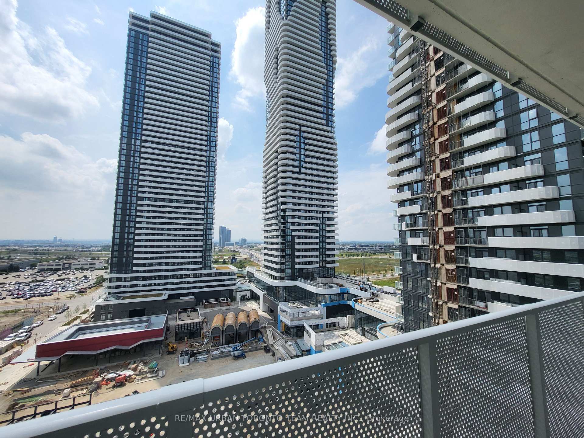 Photo 12 of Unit 1202, 28 Interchange Way, Vaughan, Vaughan Corporate Centre — HOMEH
