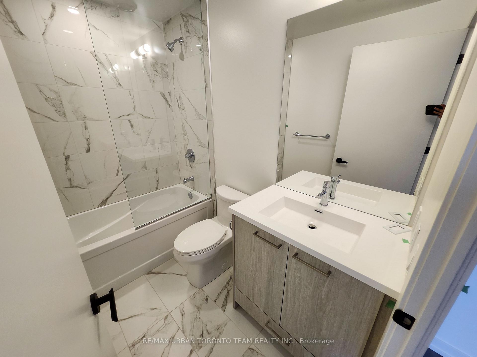Photo 16 of Unit 1202, 28 Interchange Way, Vaughan, Vaughan Corporate Centre — HOMEH