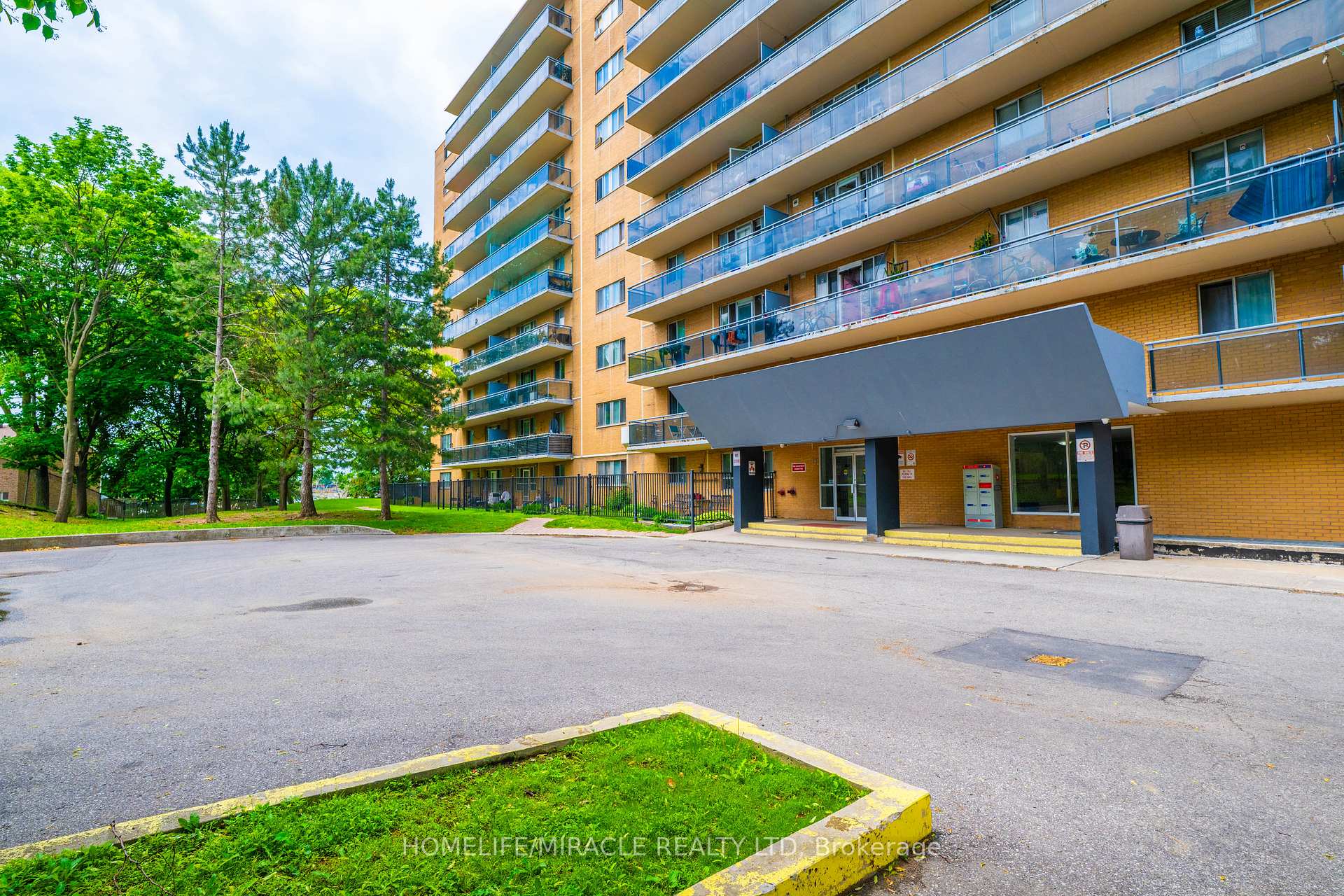 Photo 3 of Unit 707, 100 Dundalk Drive, Scarborough, Dorset Park — HOMEH