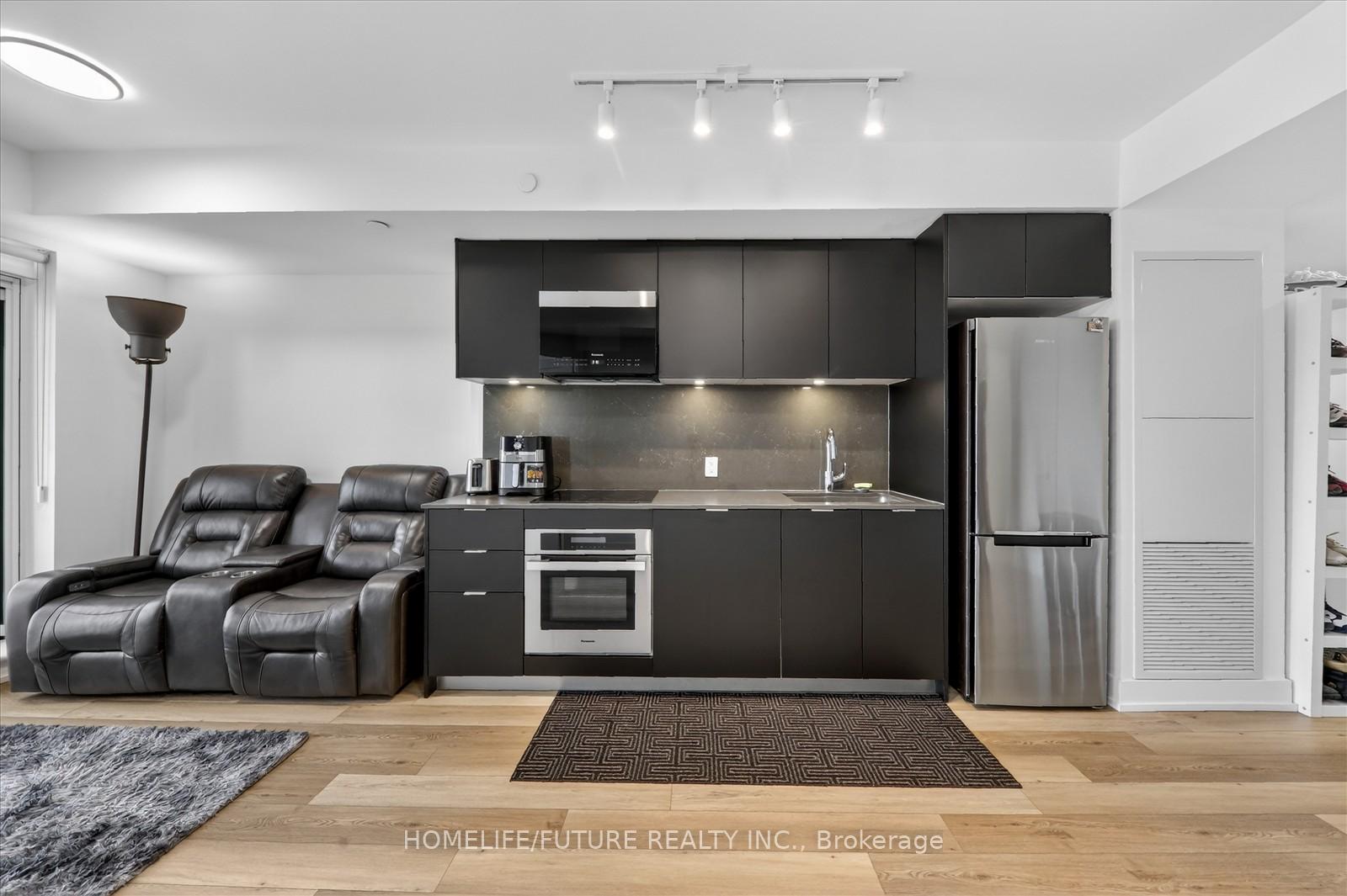 Photo 7 of Unit 1017, 8 Cedarland Drive, Markham, Unionville — HOMEH