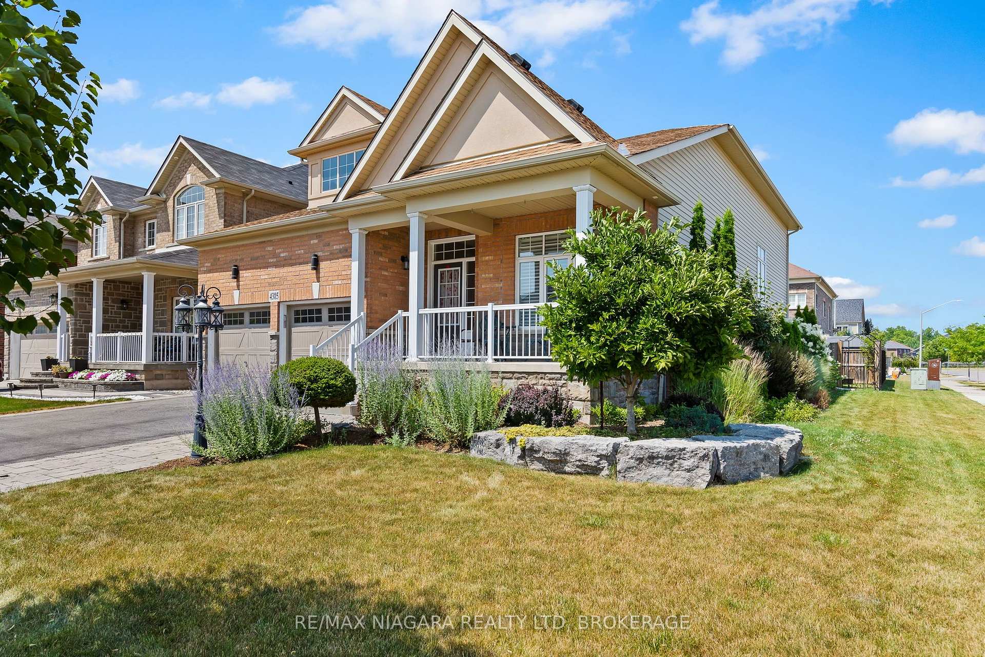 Photo 4 of 4385 Cinnamon Grove, Niagara Falls, Lyons Creek — HOMEH