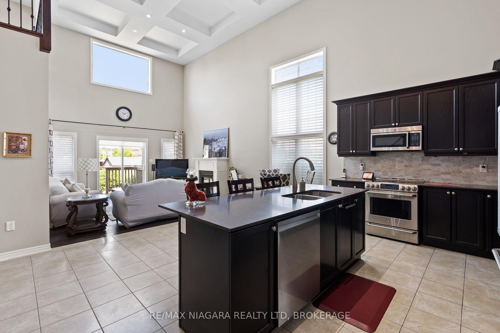 Photo 8 of 4385 Cinnamon Grove, Niagara Falls, Lyons Creek — HOMEH