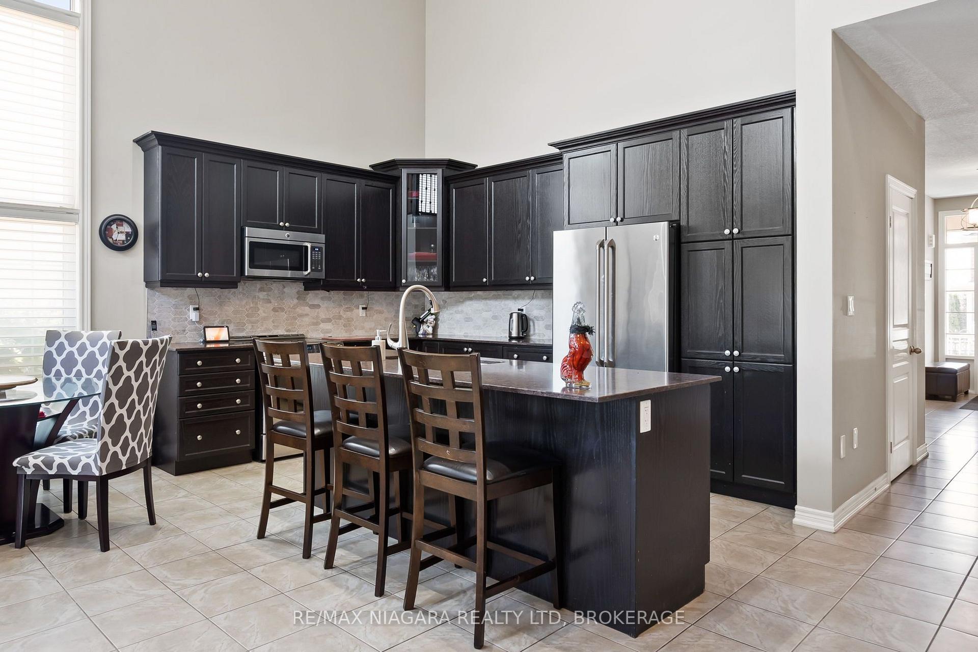 Photo 10 of 4385 Cinnamon Grove, Niagara Falls, Lyons Creek — HOMEH