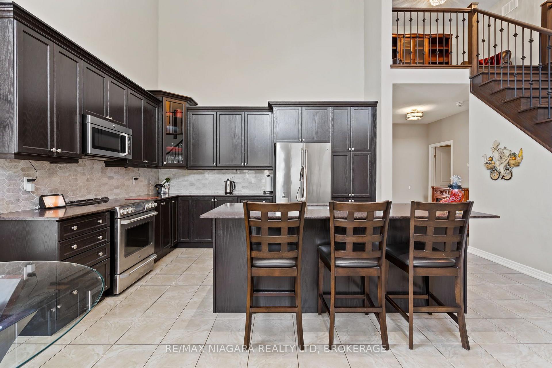 Photo 12 of 4385 Cinnamon Grove, Niagara Falls, Lyons Creek — HOMEH