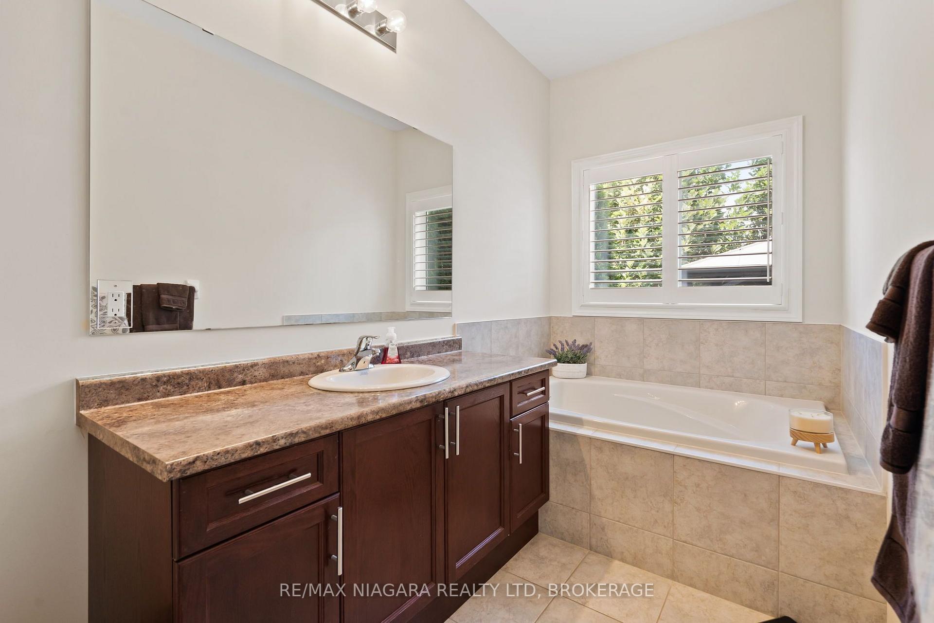 Photo 17 of 4385 Cinnamon Grove, Niagara Falls, Lyons Creek — HOMEH