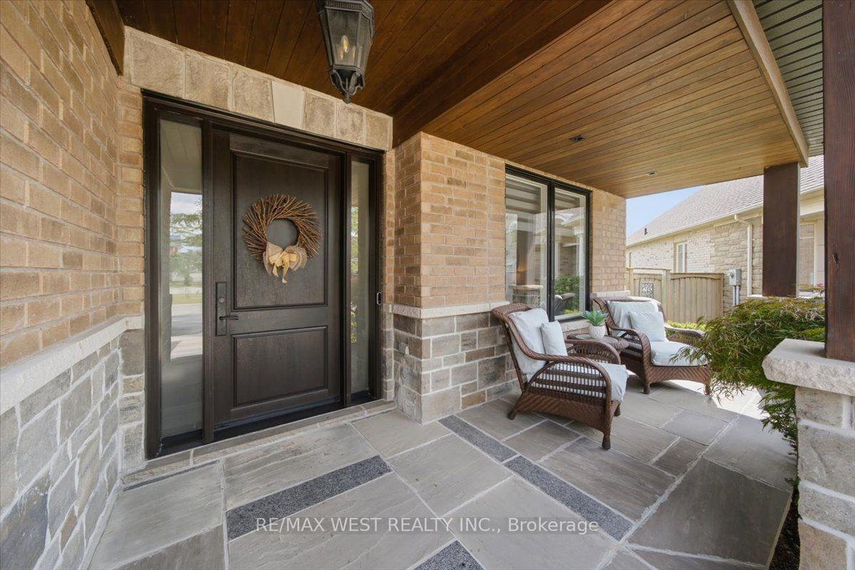 Photo 4 of 38 Shiner Drive, Richmond Hill, Oak Ridges — HOMEH