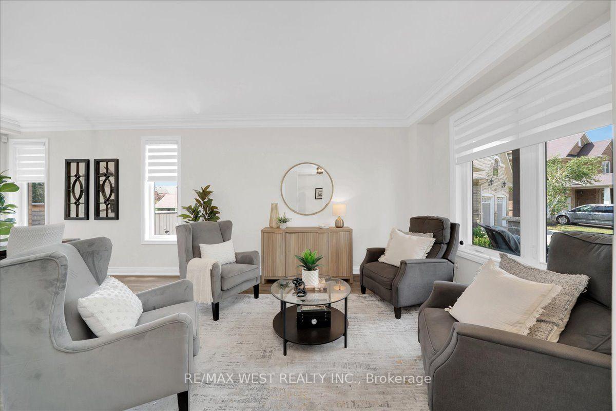 Photo 7 of 38 Shiner Drive, Richmond Hill, Oak Ridges — HOMEH