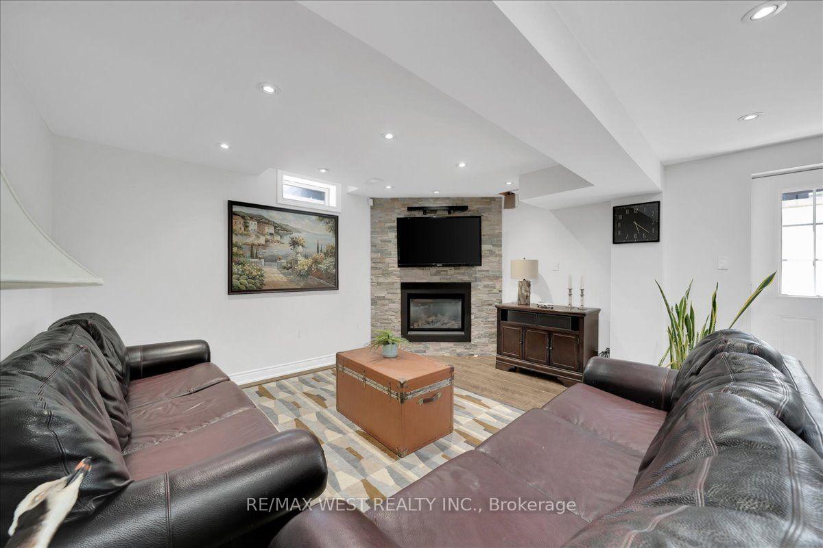 Photo 36 of 38 Shiner Drive, Richmond Hill, Oak Ridges — HOMEH