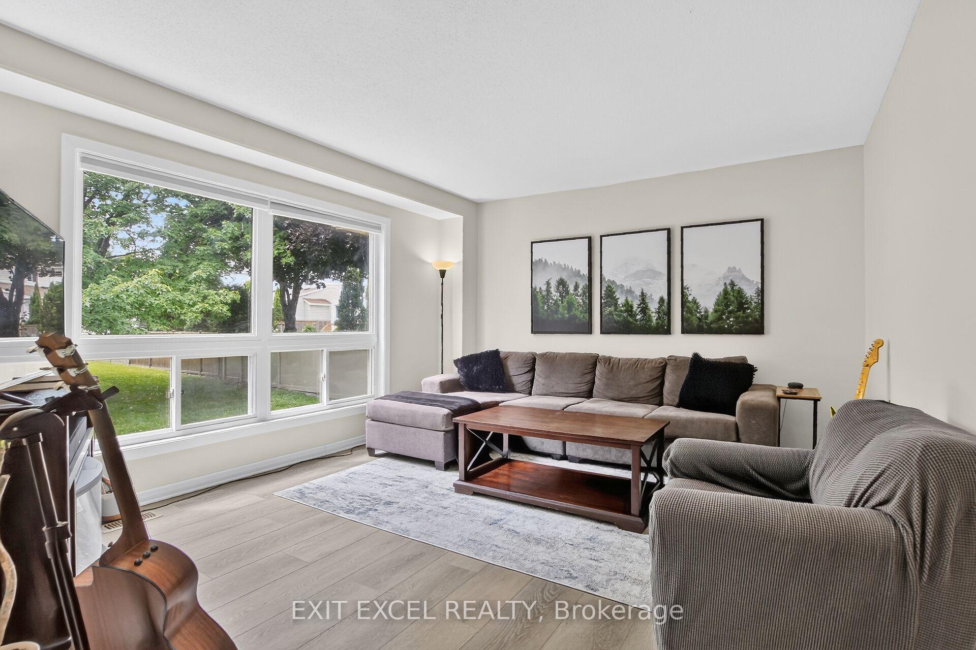 Photo 3 of 34A Forester Crescent, Ottawa, Westcliffe Estates — HOMEH