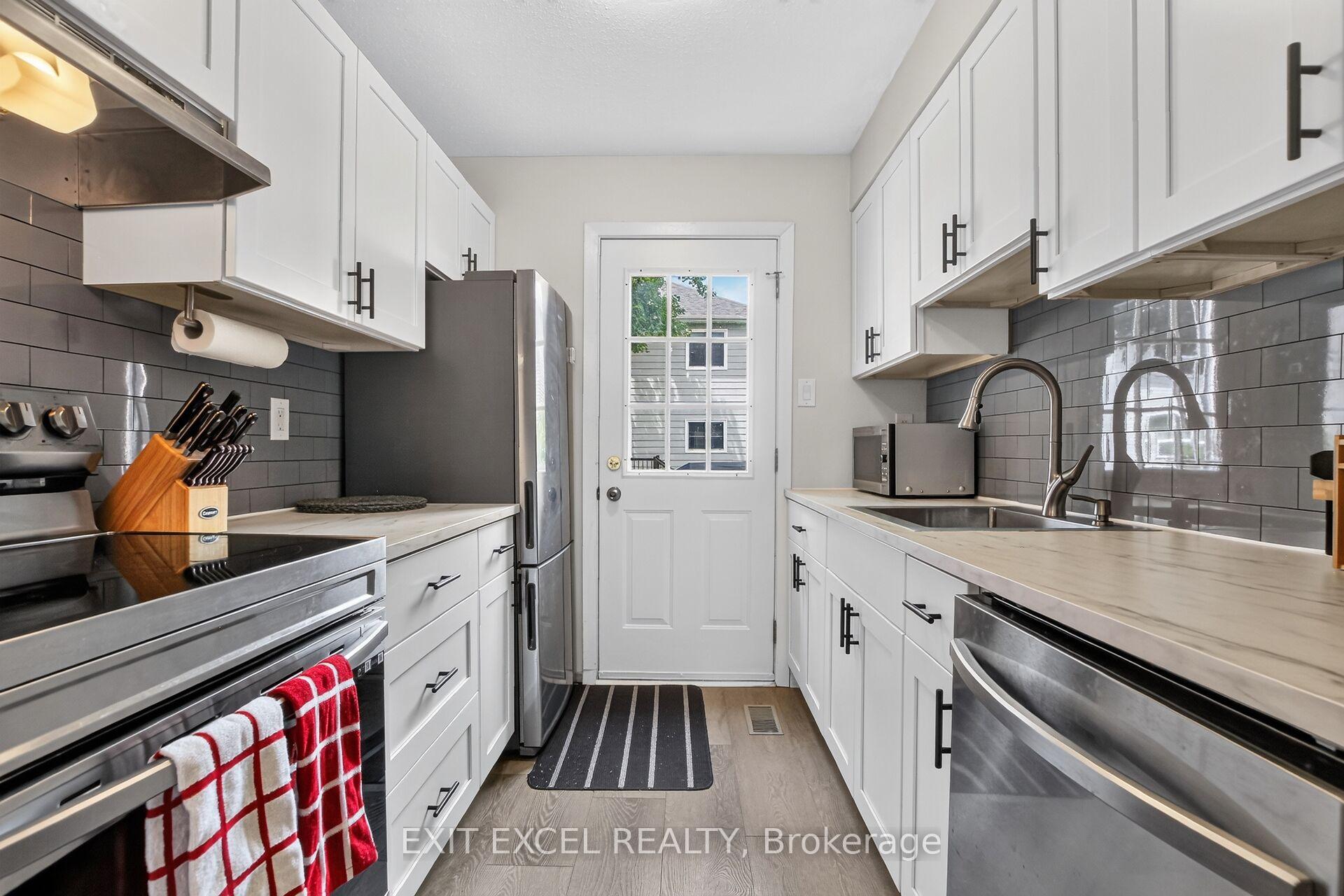 Photo 6 of 34A Forester Crescent, Ottawa, Westcliffe Estates — HOMEH
