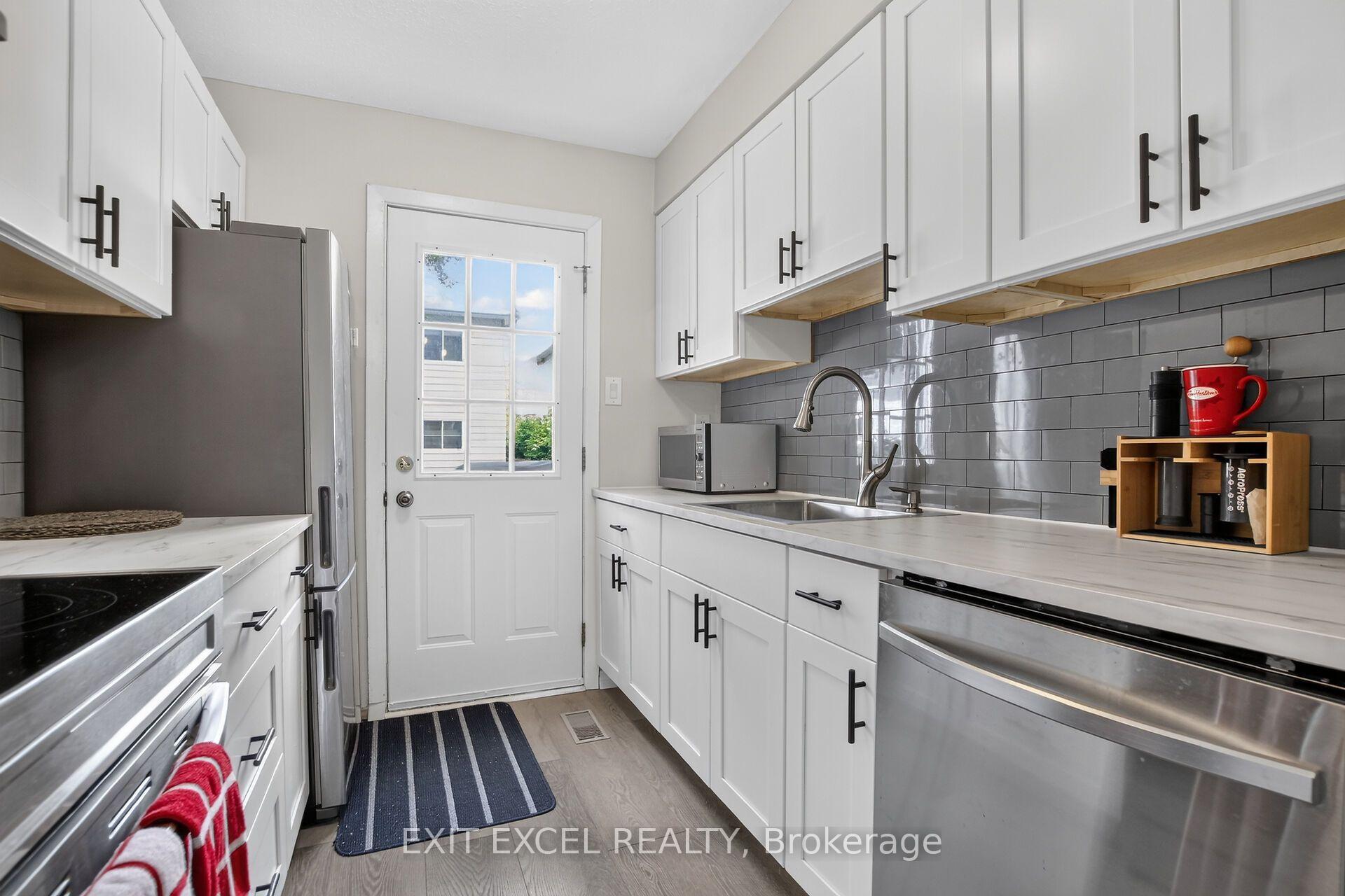 Photo 7 of 34A Forester Crescent, Ottawa, Westcliffe Estates — HOMEH