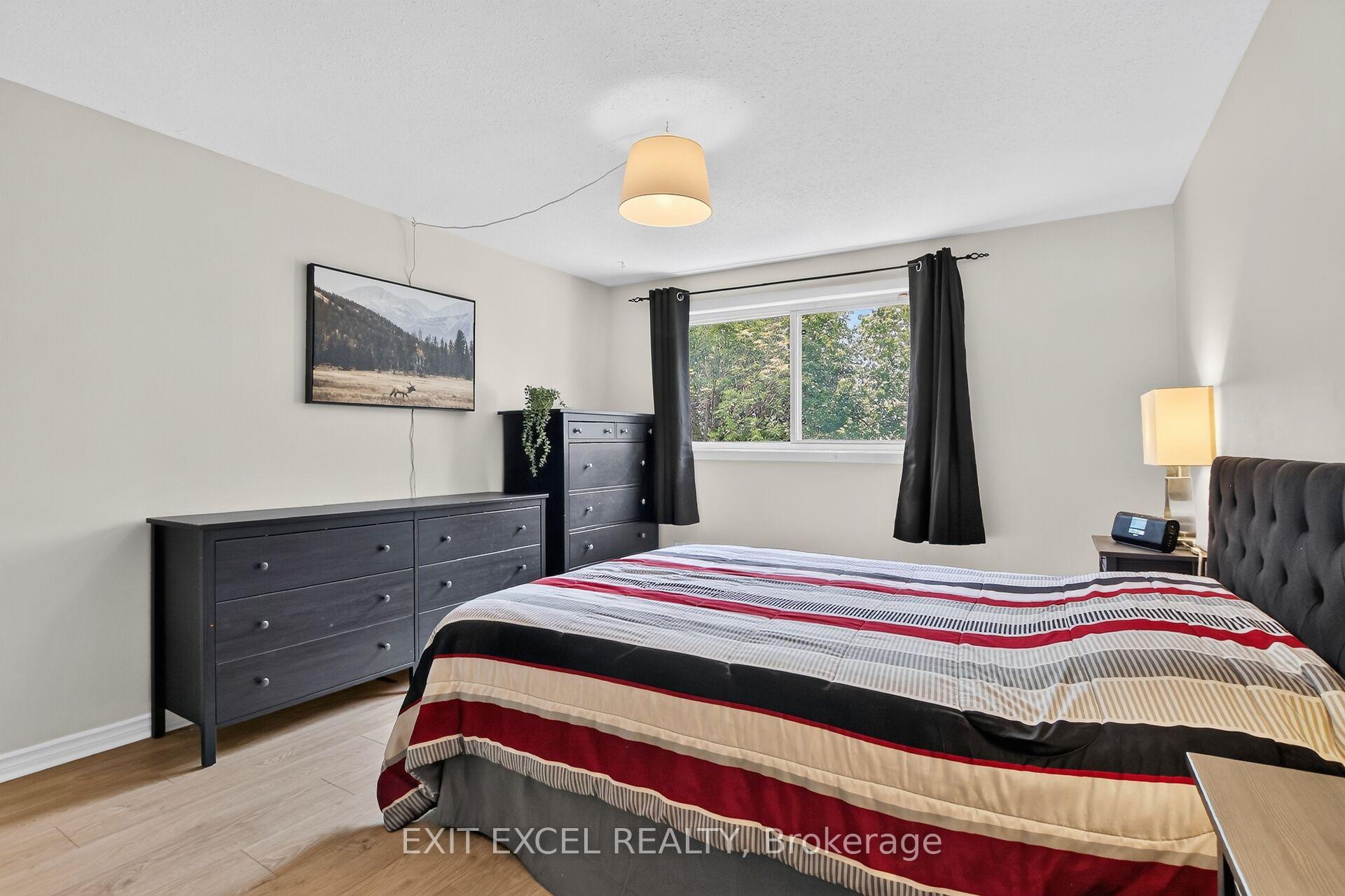 Photo 13 of 34A Forester Crescent, Ottawa, Westcliffe Estates — HOMEH