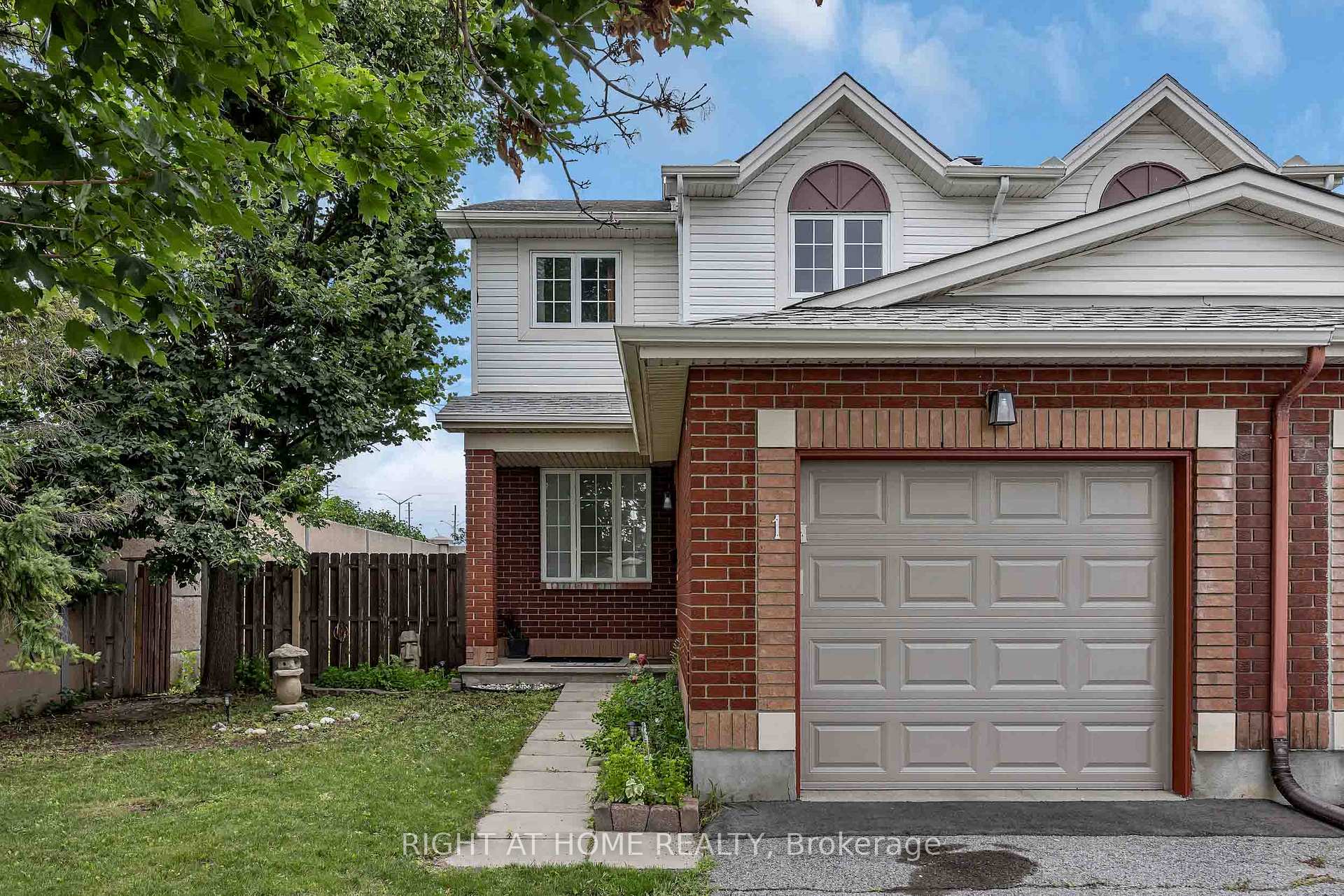 Photo 3 of 1 Kincardine Drive, Ottawa, Kanata - Glencairn/Hazeldean — HOMEH