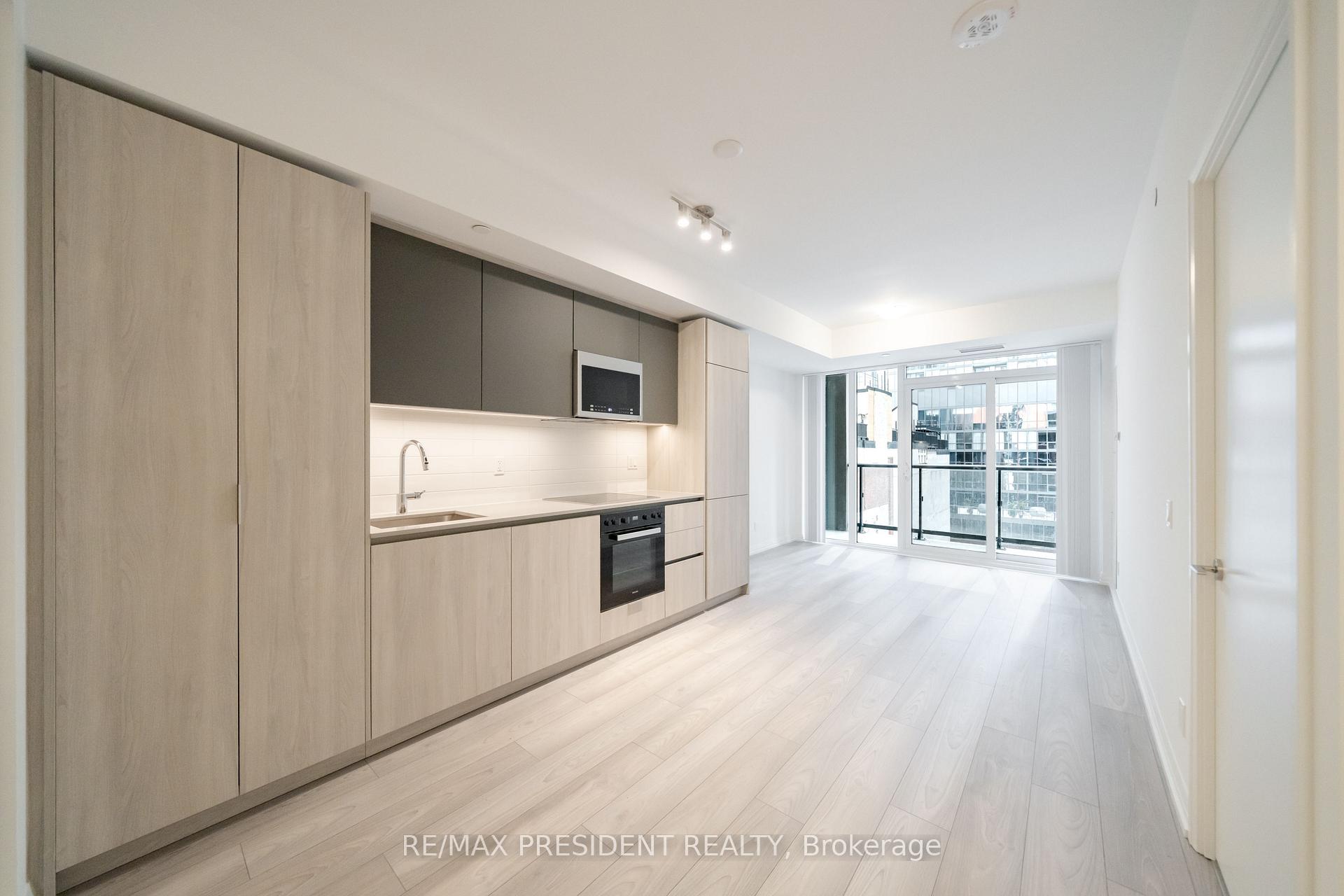 Front of Unit 610, 400 King Street W