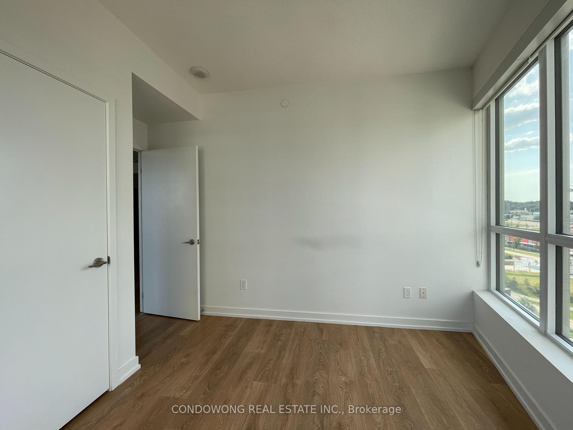 Photo 7 of Unit 705, 115 Mcmahon Drive, North York, Bayview Village — HOMEH