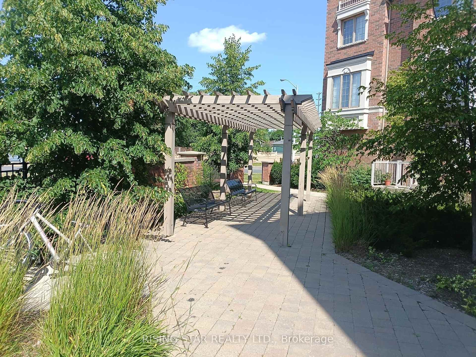 Photo 3 of 180 Howden Boulevard, Brampton, Westgate — HOMEH