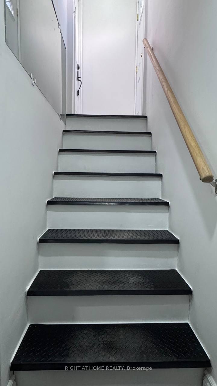 Photo 3 of Unit Basement, 24 Jondan Crescent, Markham, Royal Orchard — HOMEH