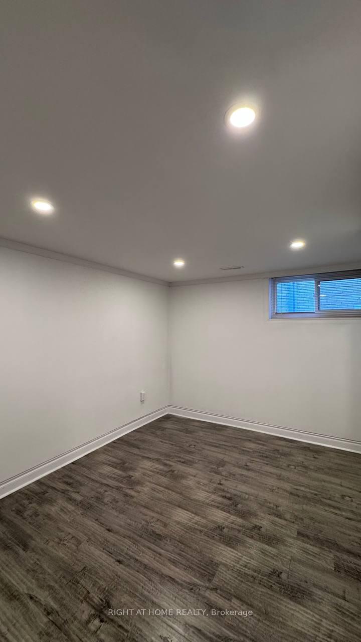 Photo 5 of Unit Basement, 24 Jondan Crescent, Markham, Royal Orchard — HOMEH