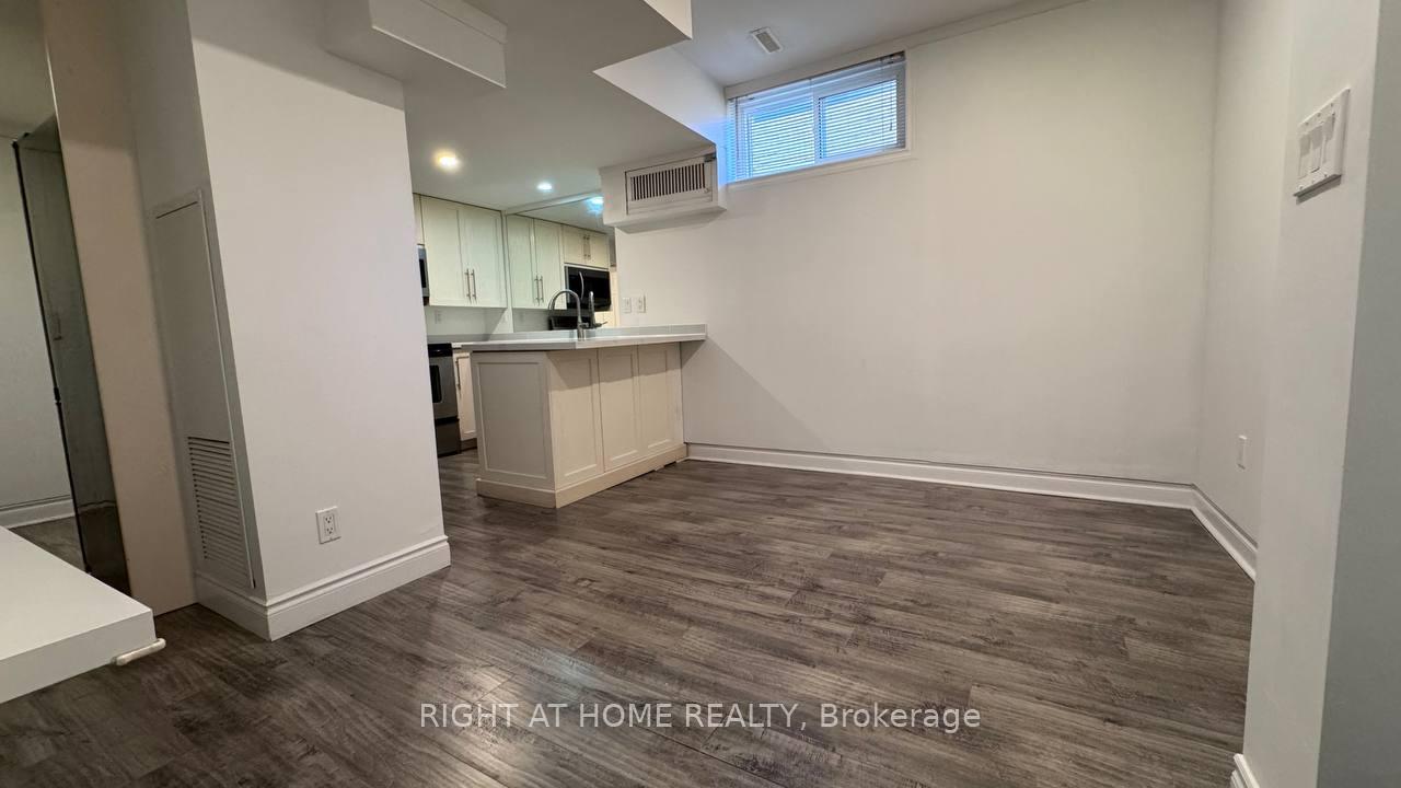 Photo 10 of Unit Basement, 24 Jondan Crescent, Markham, Royal Orchard — HOMEH