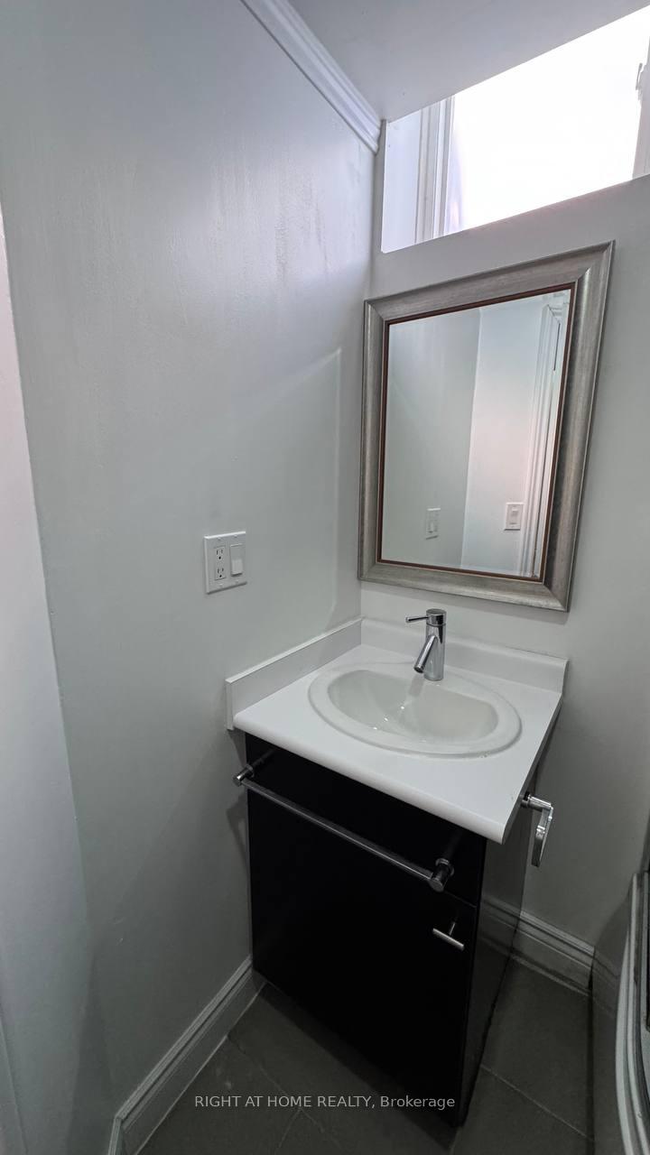 Photo 11 of Unit Basement, 24 Jondan Crescent, Markham, Royal Orchard — HOMEH