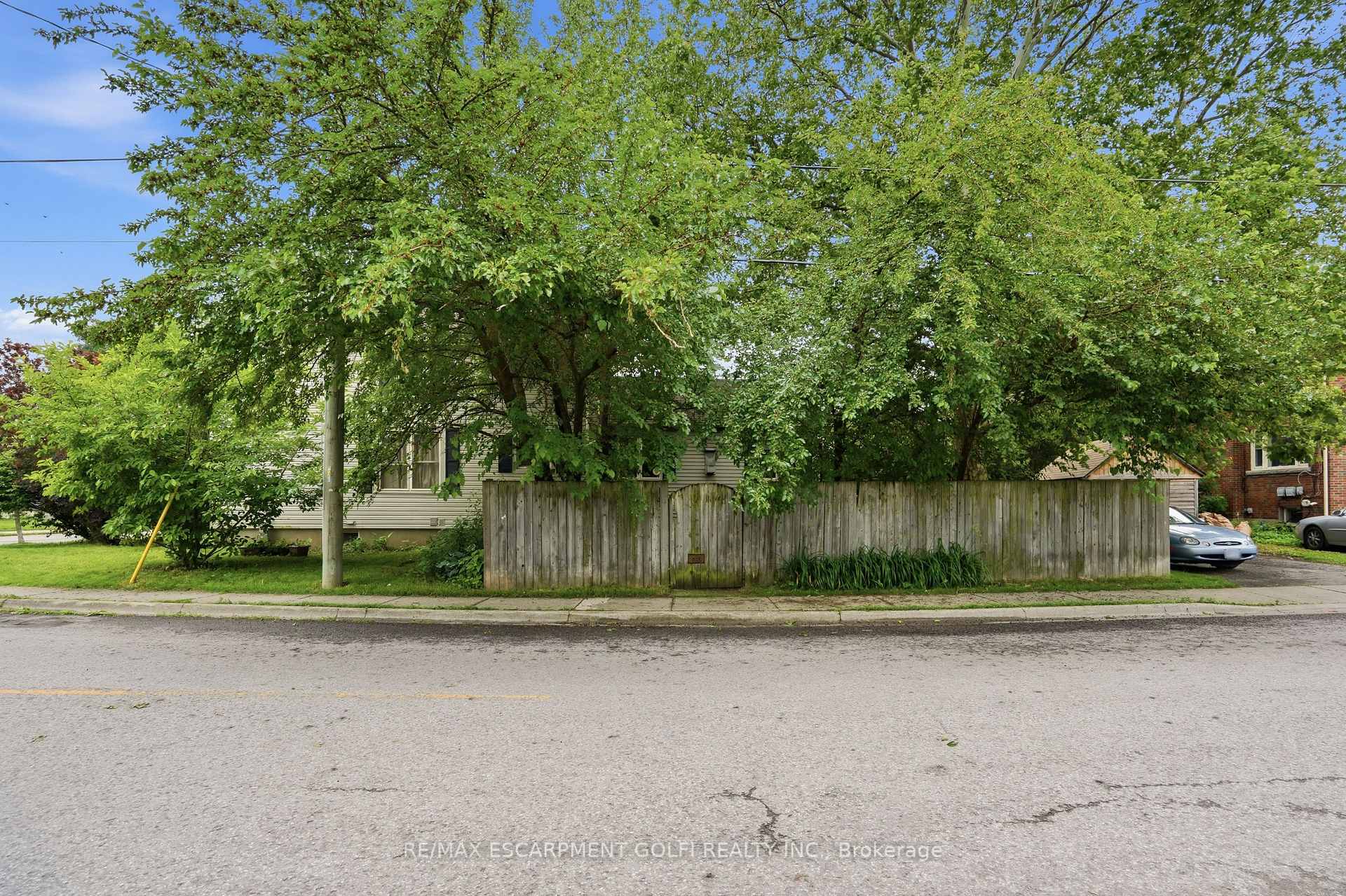 Photo 13 of 83 York Street, St. Catharines, Downtown — HOMEH
