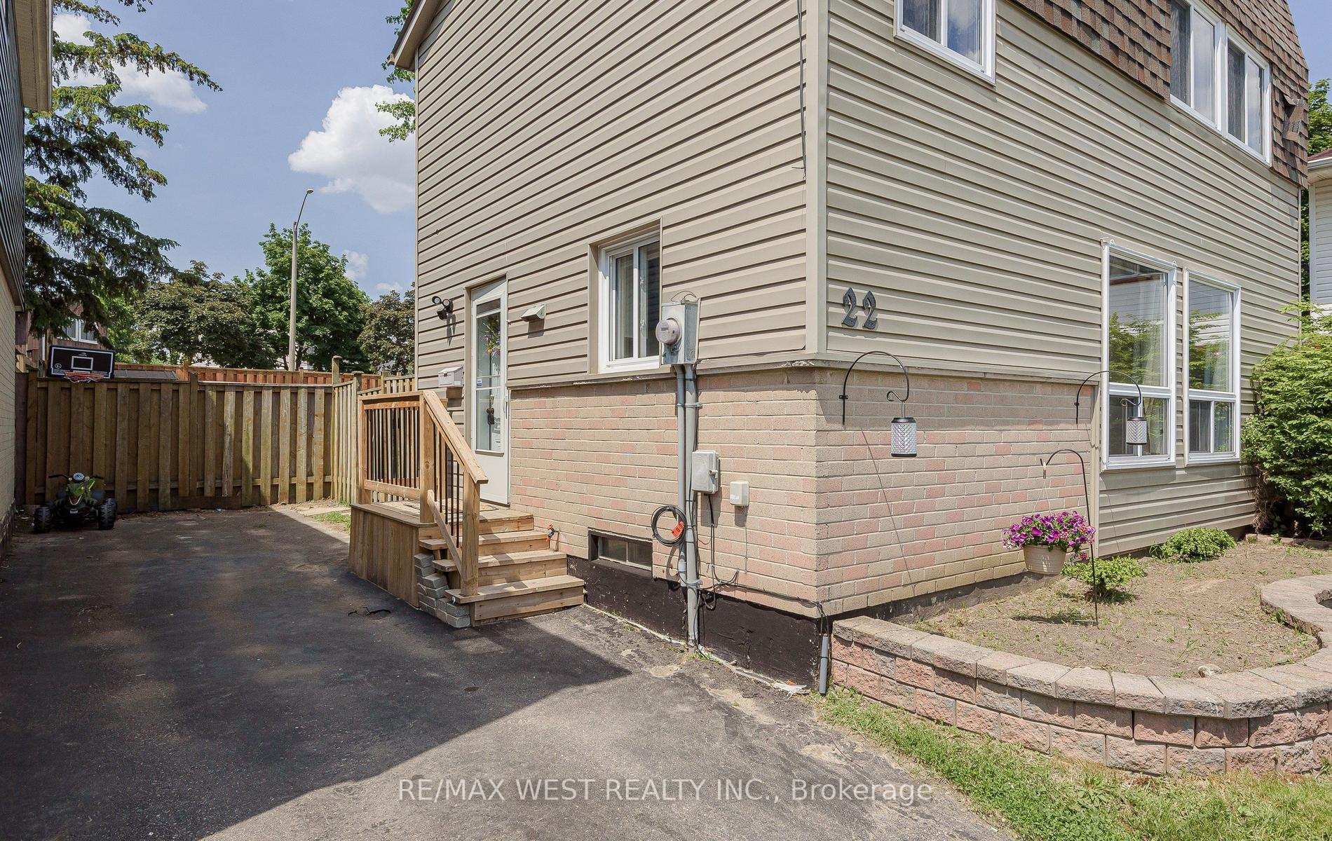Photo 3 of 22 Josephine Court, Brampton, Northgate — HOMEH