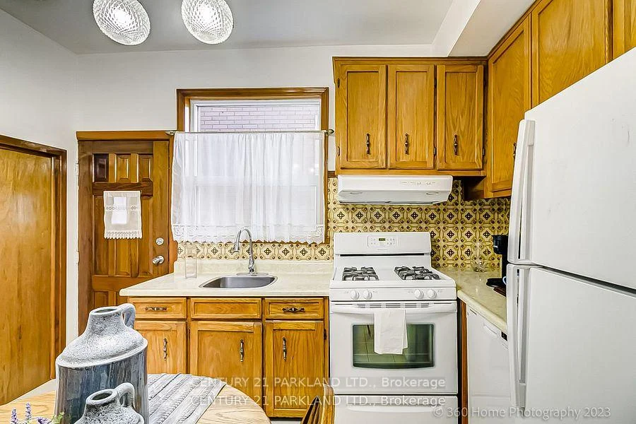 Photo 18 of 114 Eaton Avenue, Toronto, Danforth — HOMEH