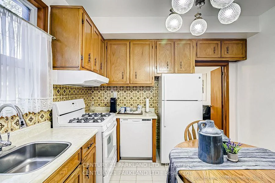Photo 20 of 114 Eaton Avenue, Toronto, Danforth — HOMEH