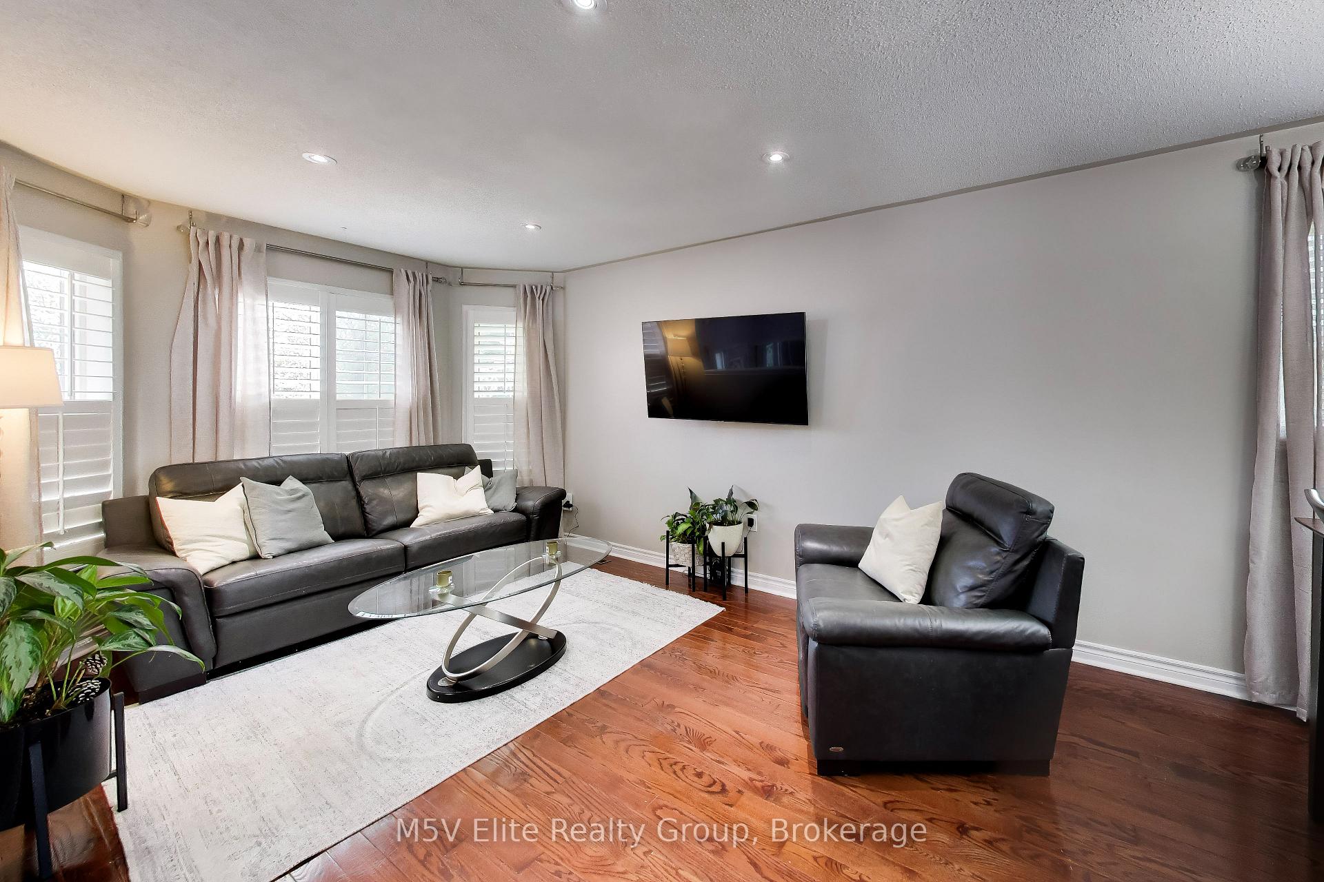 Photo 2 of 46 Royal Orchard Drive, Brampton, Brampton West — HOMEH
