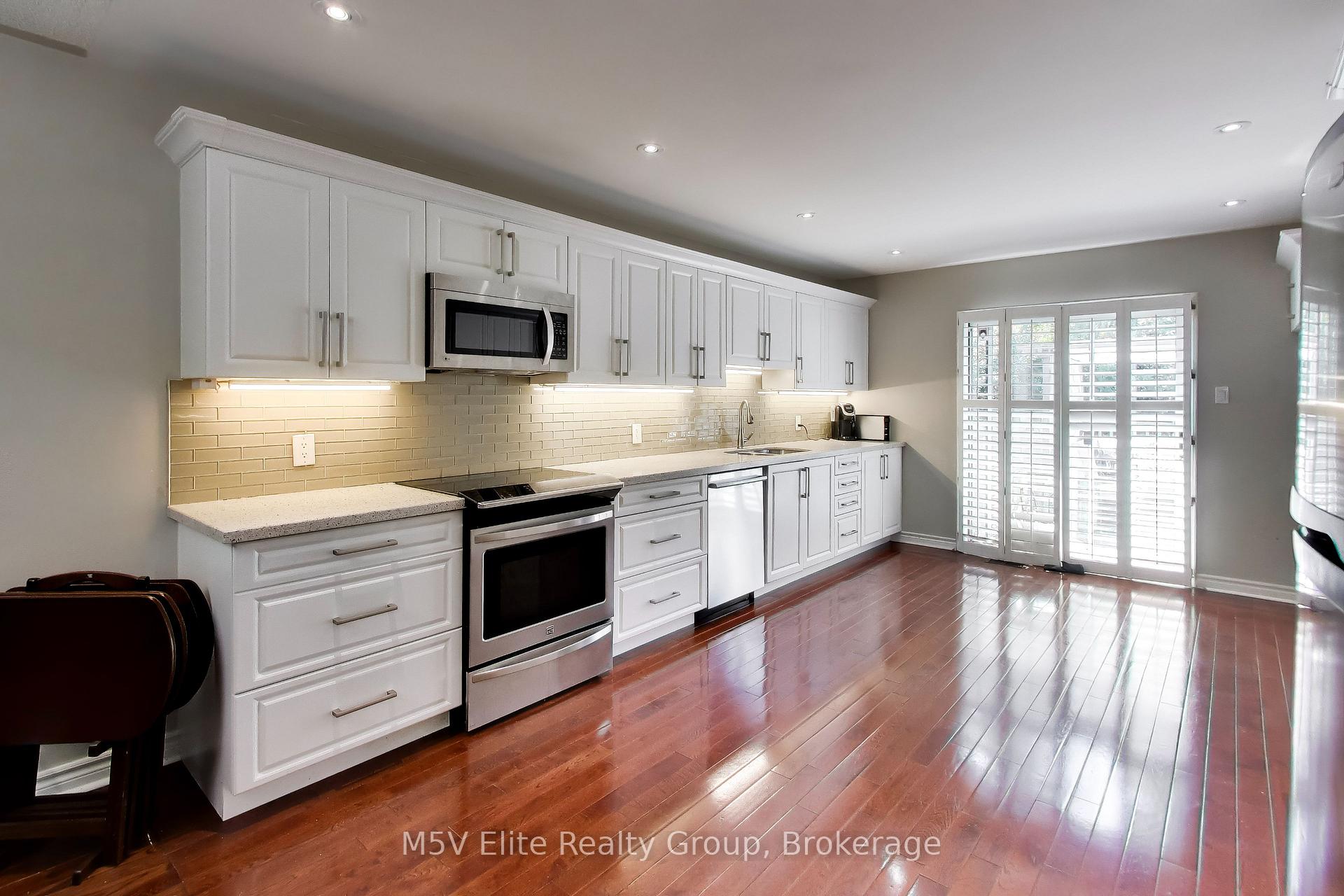 Photo 3 of 46 Royal Orchard Drive, Brampton, Brampton West — HOMEH