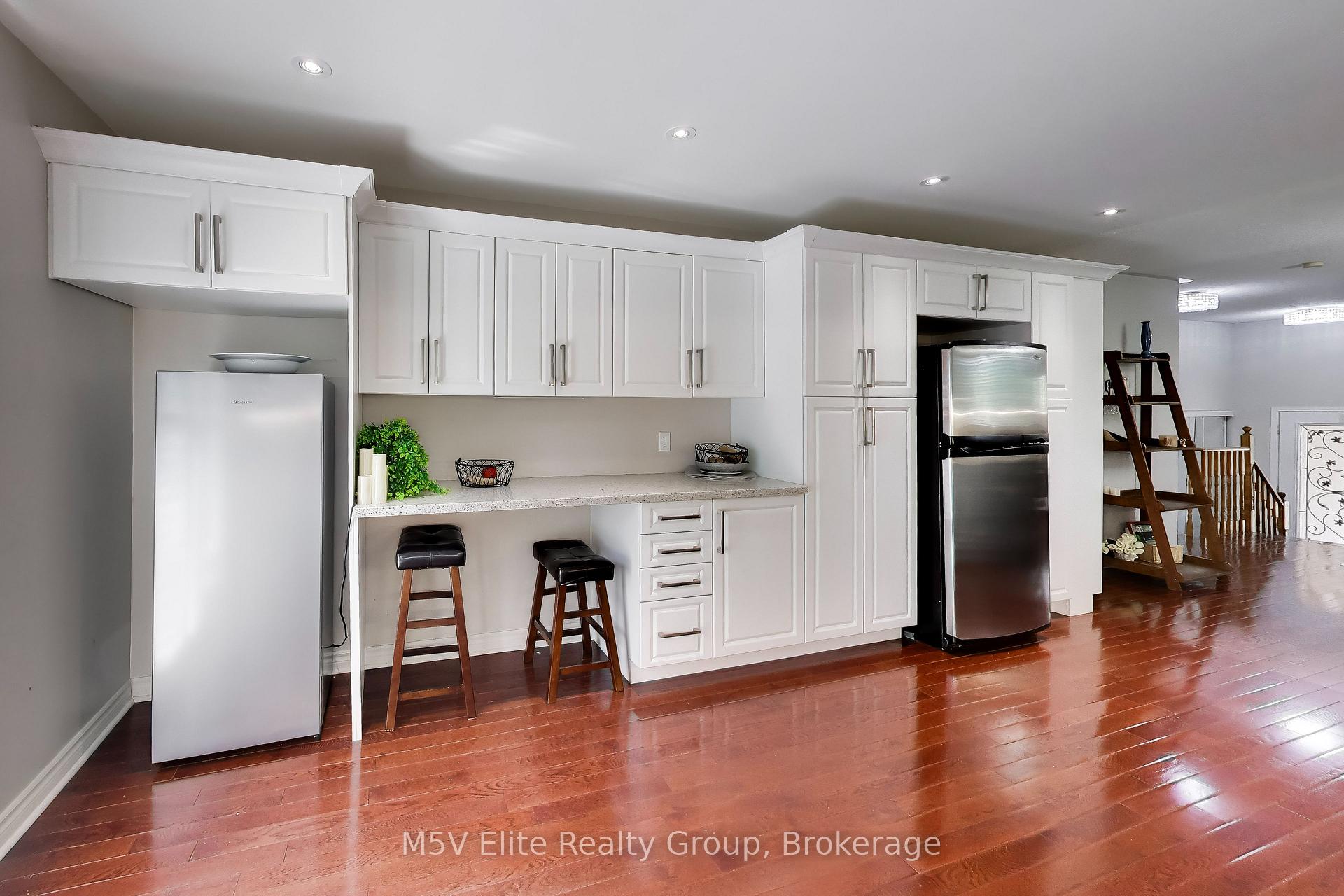 Photo 5 of 46 Royal Orchard Drive, Brampton, Brampton West — HOMEH