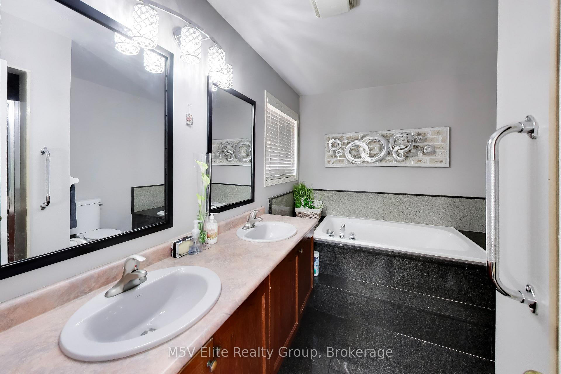 Photo 9 of 46 Royal Orchard Drive, Brampton, Brampton West — HOMEH