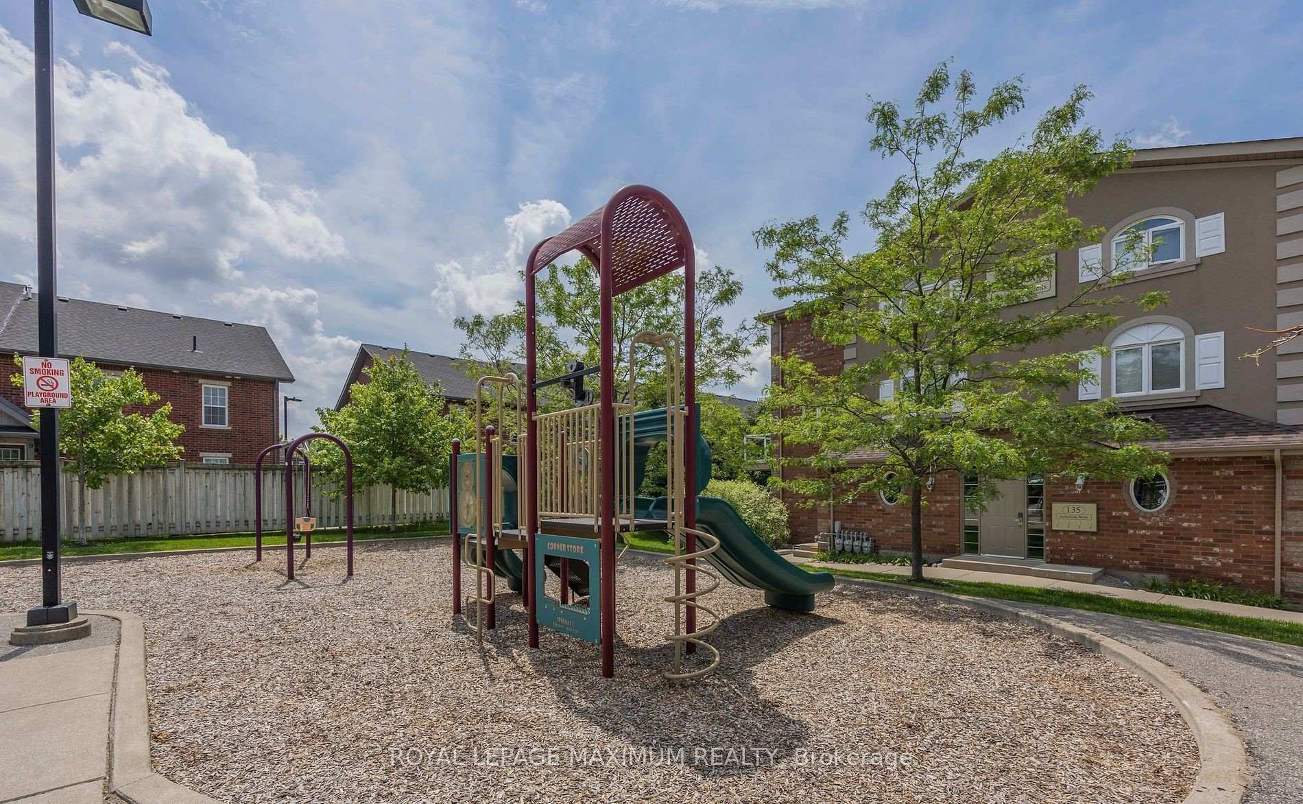 Photo 16 of Unit 29, 137 Sydenham Wells, Barrie, Georgian Drive — HOMEH